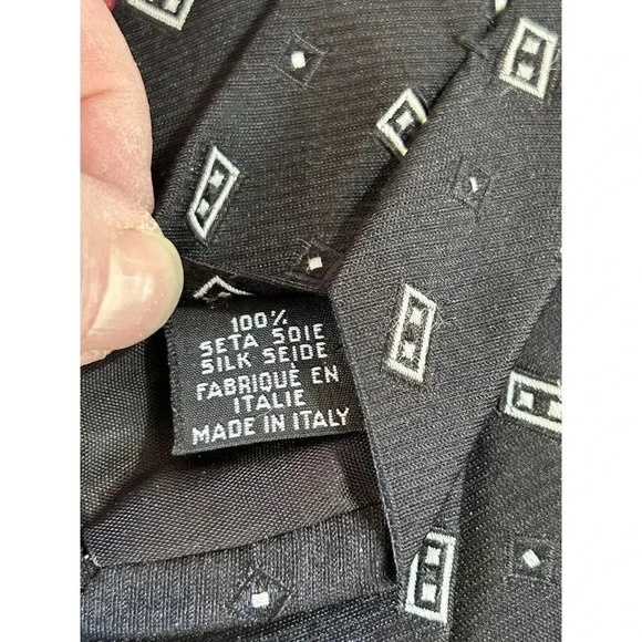 Boss Hugo Boss Men’s Tie Made In Italy Silk Black And White 4”X 59” New - Picture 4 of 4